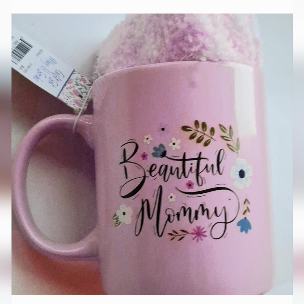 NWT Gift Set for Mom, 2-piece set with Pink mug, and socks